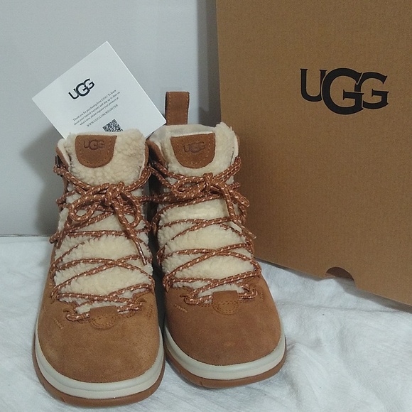 UGG - Picture 9 of 9